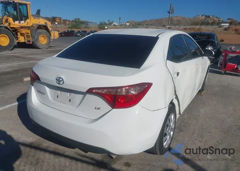 2017 Toyota Corolla Le z USA, uszkodzony, nr VIN 5YFBURHE8HP735697